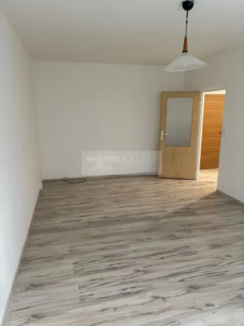 Pronájem bytu 1+1, Chomutov, Holešická, 42 m2