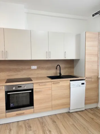 Pronájem bytu 2+1, Pardubice, Benešovo náměstí, 59 m2