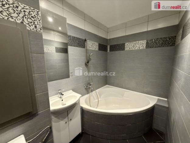 Pronájem bytu 3+1, Ústí nad Labem - Neštěmice, Hluboká, 67 m2