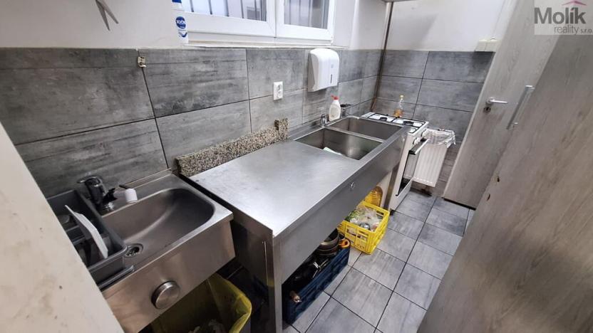 Pronájem restaurace, Teplice, Benešovo náměstí, 98 m2