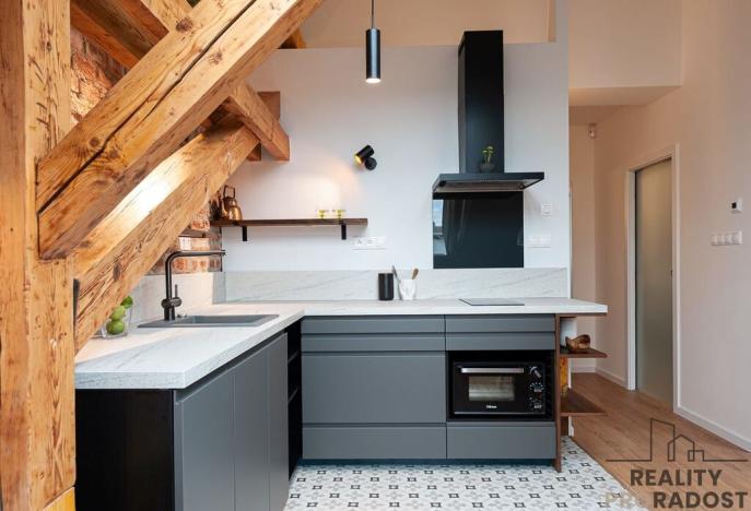 Pronájem bytu 1+kk, Praha - Bubeneč, Čs. armády, 52 m2