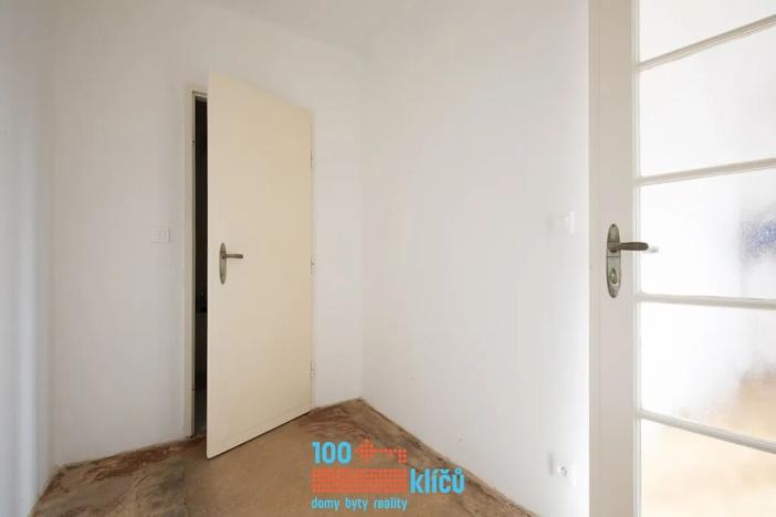 Pronájem bytu 1+kk, Praha - Holešovice, Umělecká, 37 m2