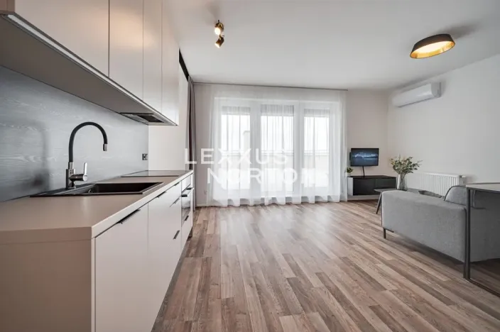Pronájem bytu 1+kk, Praha - Strašnice, Zvěřinova, 39 m2