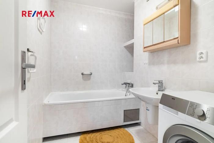 Prodej bytu 3+1, Praha - Horní Počernice, Komárovská, 67 m2