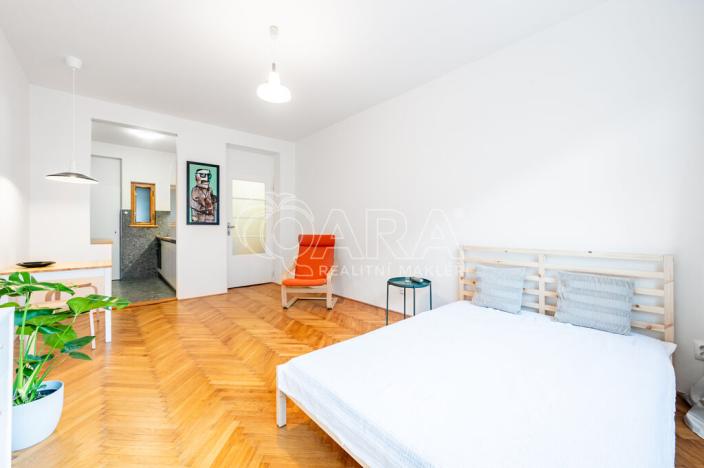 Pronájem bytu 1+kk, Praha - Holešovice, Komunardů, 34 m2