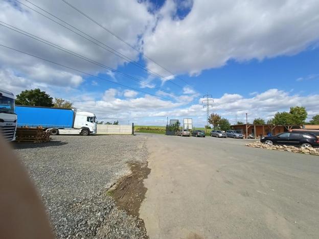 Pronájem komerčního pozemku, Třebotov, Pod Vsí, 300 m2