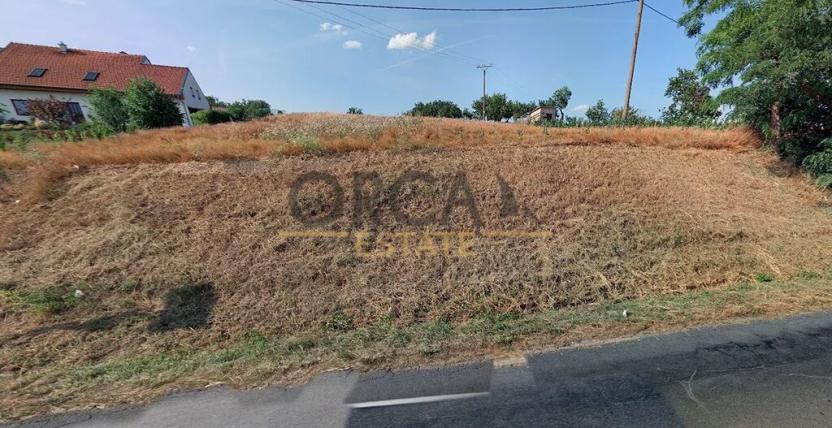 Prodej pole, Měnín, 1072 m2