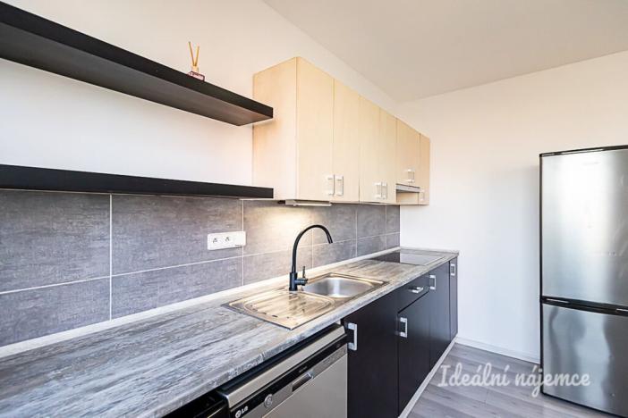 Pronájem bytu 1+kk, Praha - Záběhlice, Topolová, 30 m2