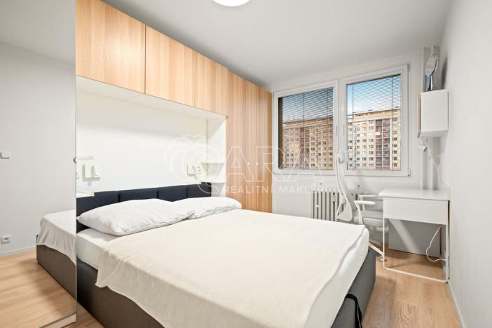 Pronájem bytu 3+1, Praha - Kobylisy, Střekovská, 64 m2