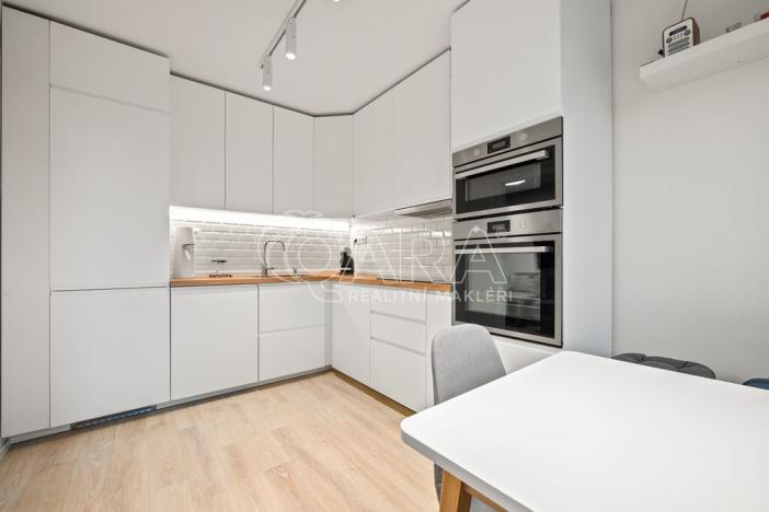 Pronájem bytu 3+1, Praha - Kobylisy, Střekovská, 64 m2