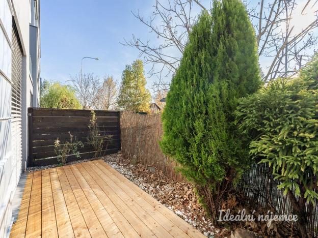 Pronájem bytu 1+kk, Praha - Prosek, Valečovská, 48 m2