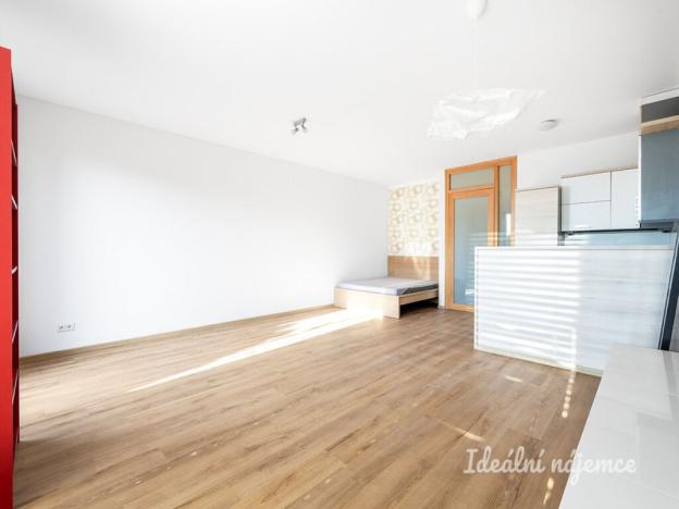 Pronájem bytu 1+kk, Praha - Prosek, Valečovská, 48 m2