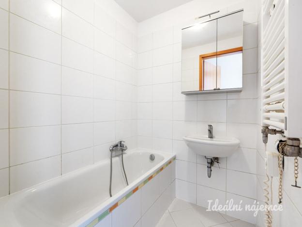 Pronájem bytu 1+kk, Praha - Prosek, Valečovská, 48 m2