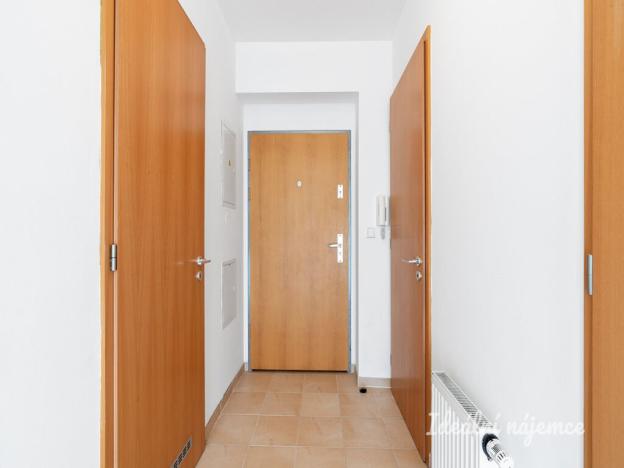 Pronájem bytu 1+kk, Praha - Prosek, Valečovská, 48 m2