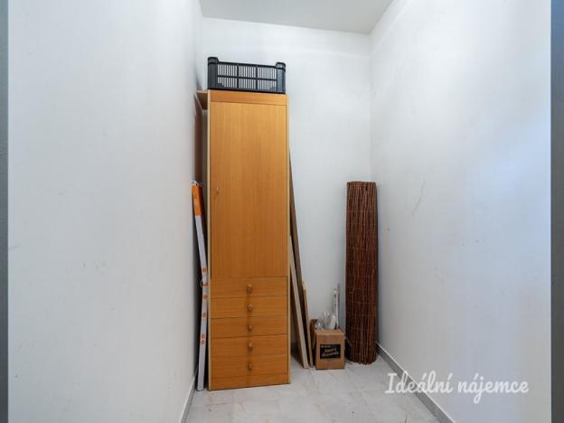 Pronájem bytu 1+kk, Praha - Prosek, Valečovská, 48 m2