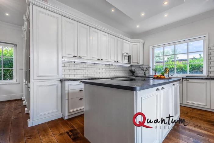 Prodej rodinného domu, Praha - Horní Počernice, Na Myšině, 327 m2