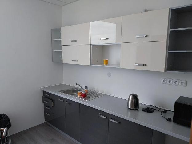 Pronájem kanceláře, Brno, Heršpická, 395 m2