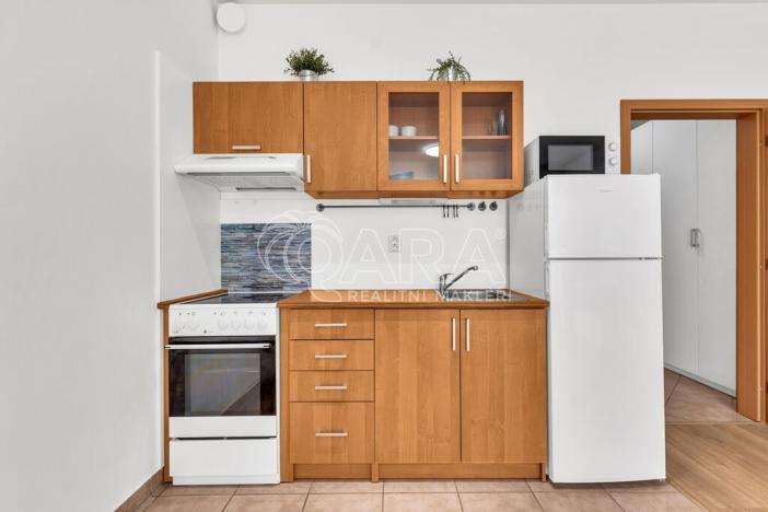 Pronájem bytu 1+kk, Praha - Kyje, Sicherova, 38 m2