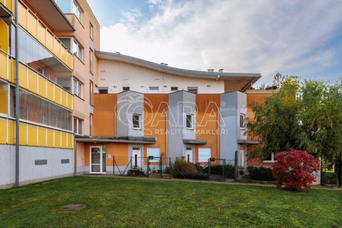 Pronájem bytu 1+kk, Praha - Kyje, Sicherova, 38 m2