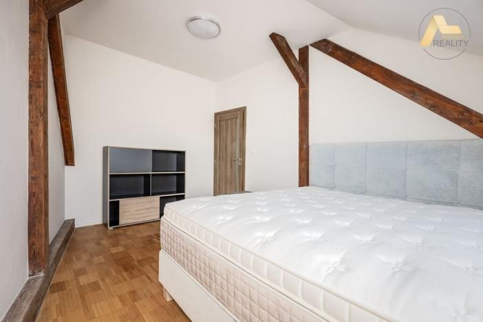 Pronájem bytu 3+kk, Písek, Husovo nám., 70 m2