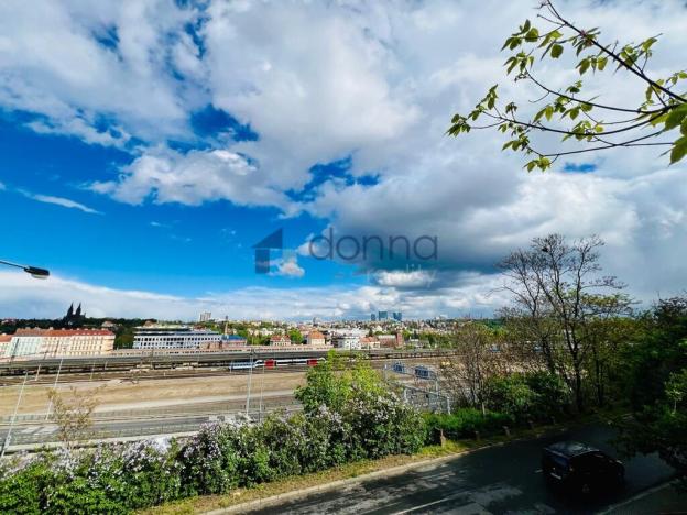 Pronájem bytu 2+kk, Praha, Křížová, 66 m2