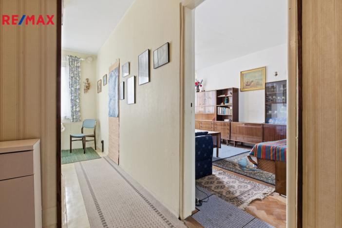 Prodej bytu 1+1, Karlovy Vary, Krymská, 28 m2