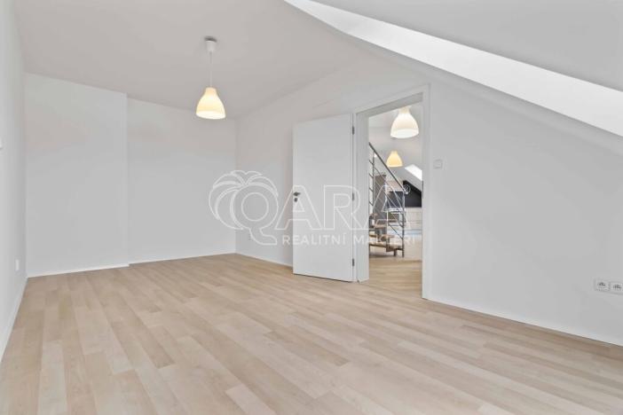 Pronájem bytu 3+kk, Praha - Vysočany, Spojovací, 91 m2