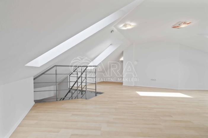 Pronájem bytu 3+kk, Praha - Vysočany, Spojovací, 91 m2