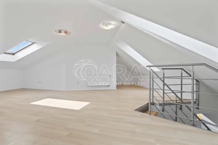 Pronájem bytu 3+kk, Praha - Vysočany, Spojovací, 91 m2
