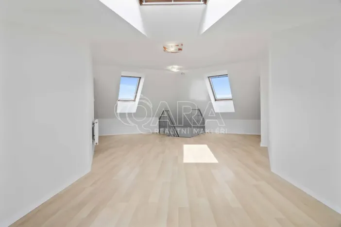 Pronájem bytu 3+kk, Praha - Vysočany, Spojovací, 91 m2