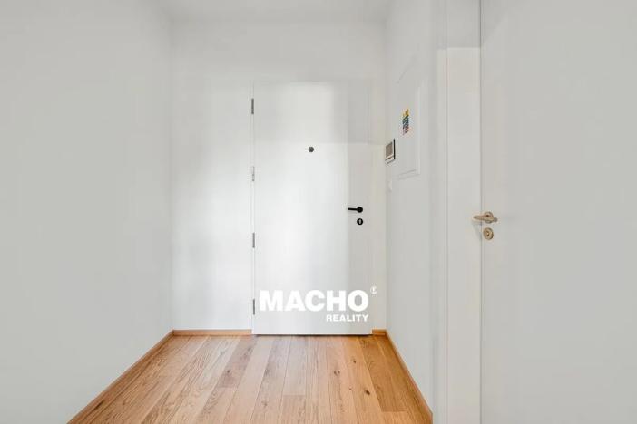 Pronájem bytu 1+kk, Praha, Bělehradská, 26 m2