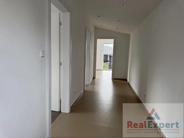 Pronájem rodinného domu, Šestajovice, Křížovnická, 180 m2