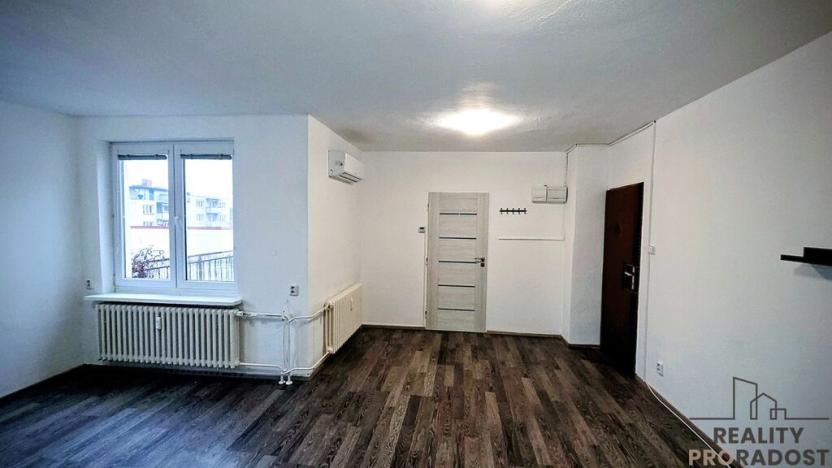 Pronájem bytu 2+1, Hodonín, Masarykovo nám., 42 m2