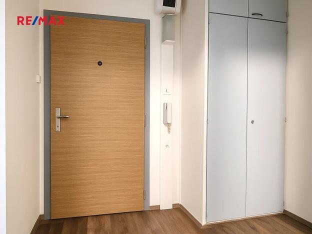 Pronájem bytu 1+kk, Praha - Chodov, Brodského, 30 m2