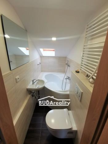 Pronájem bytu 1+kk, Zlín, Štefánikova, 28 m2