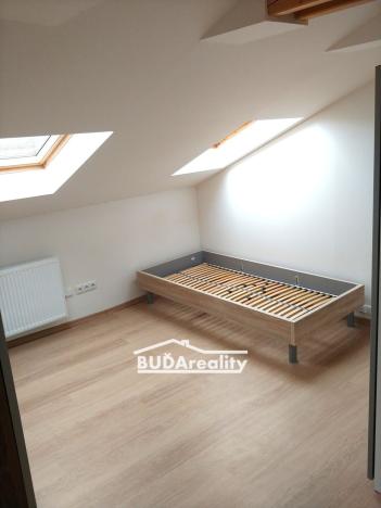 Pronájem bytu 1+kk, Zlín, Štefánikova, 28 m2