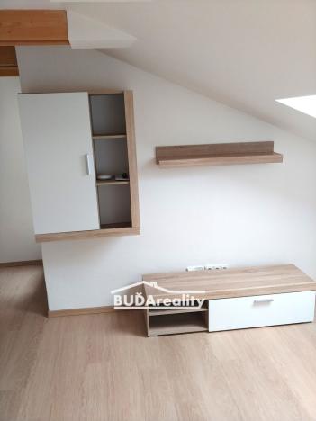 Pronájem bytu 1+kk, Zlín, Štefánikova, 28 m2
