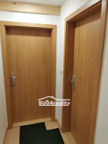 Pronájem bytu 1+kk, Zlín, Štefánikova, 28 m2