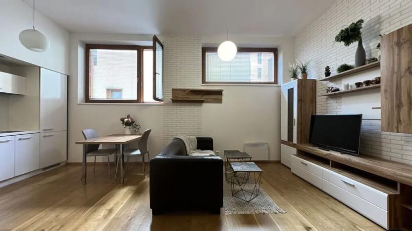 Pronájem bytu 1+kk, Praha - Vinohrady, Uruguayská, 38 m2