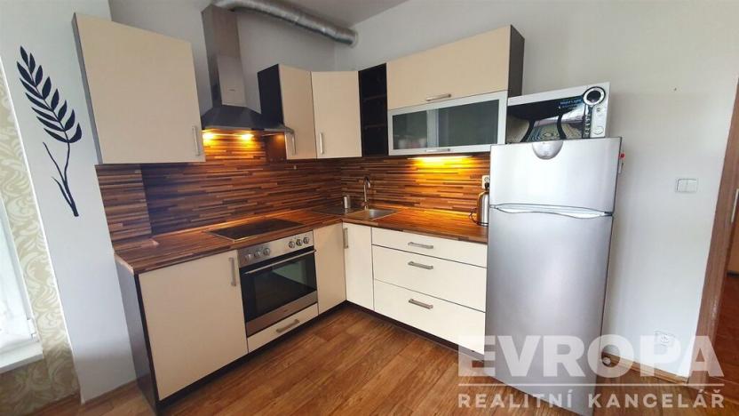 Pronájem bytu 1+kk, Pardubice - Polabiny, Bělehradská, 40 m2