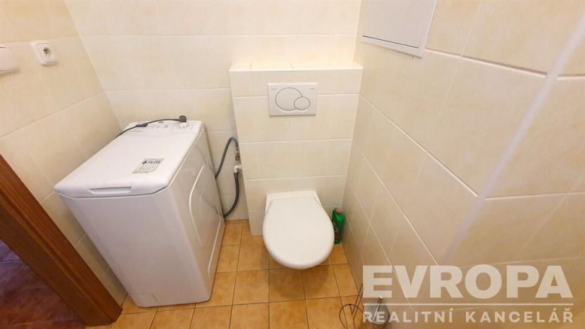 Pronájem bytu 1+kk, Pardubice - Polabiny, Bělehradská, 40 m2