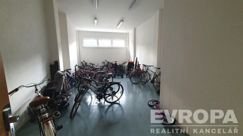 Pronájem bytu 1+kk, Pardubice - Polabiny, Bělehradská, 40 m2