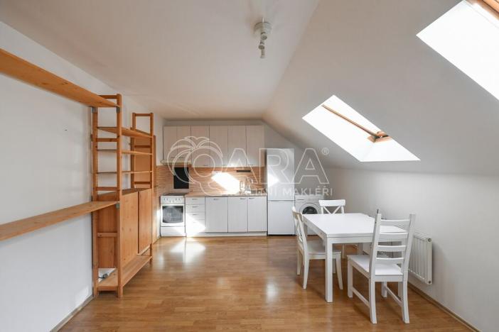 Pronájem bytu 2+kk, Praha - Vysočany, Zbuzkova, 44 m2