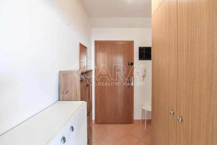 Pronájem bytu 2+kk, Praha - Vysočany, Zbuzkova, 44 m2