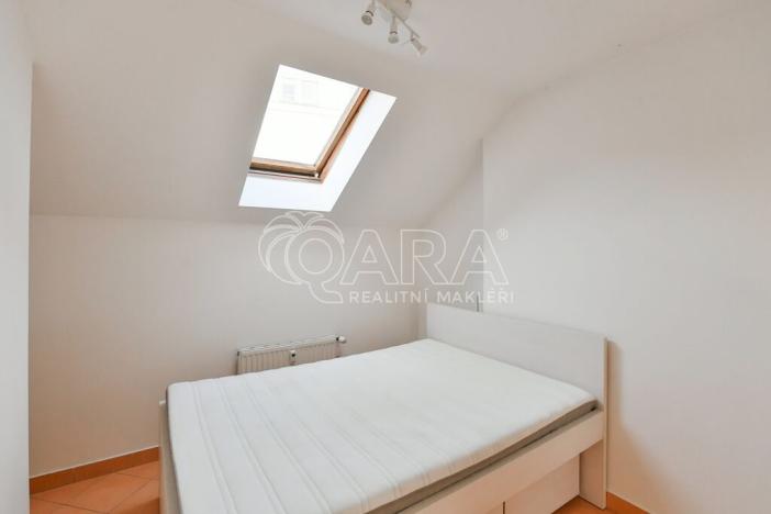 Pronájem bytu 2+kk, Praha - Vysočany, Zbuzkova, 44 m2