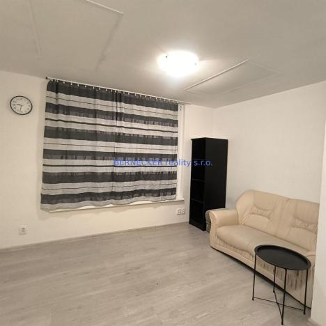 Pronájem bytu 1+kk, Hradec Králové, Švehlova, 18 m2