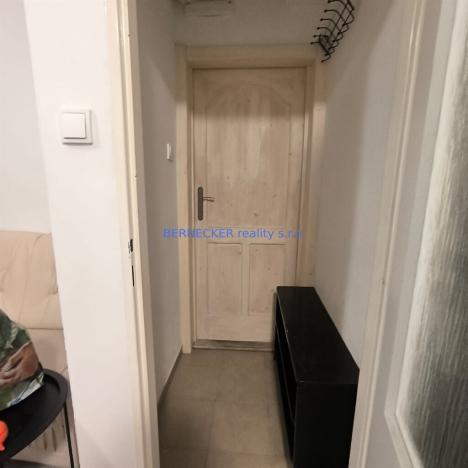 Pronájem bytu 1+kk, Hradec Králové, Švehlova, 18 m2