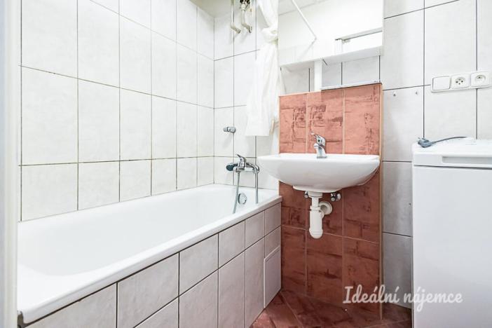 Pronájem bytu 2+kk, Praha - Nusle, Jaromírova, 43 m2