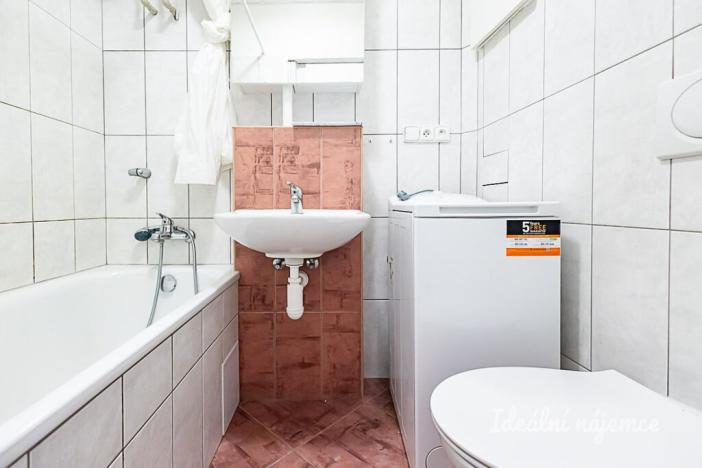 Pronájem bytu 2+kk, Praha - Nusle, Jaromírova, 43 m2