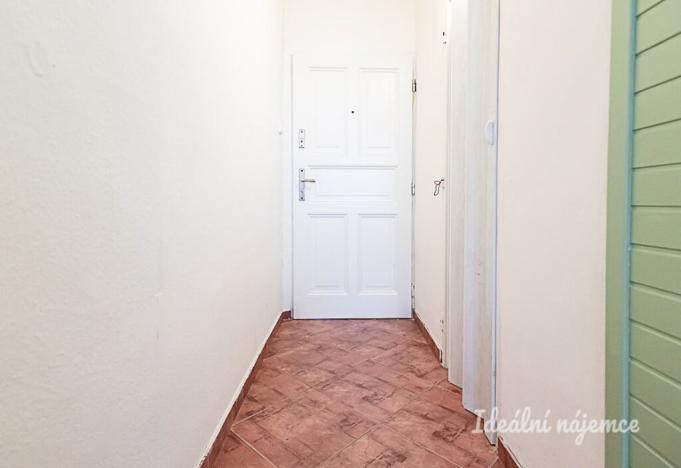 Pronájem bytu 2+kk, Praha - Nusle, Jaromírova, 43 m2